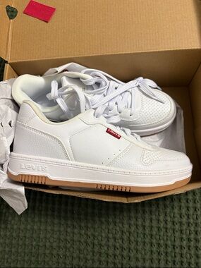 Levi's White Low-Top Sneakers